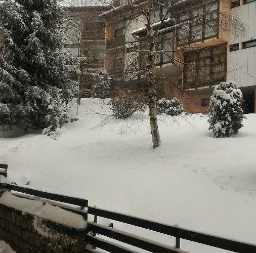 Vicino Cabinovia Magnolta E Piscina Feriehus